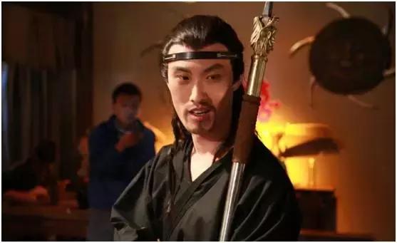 28�������������ƾһ����ɫ�ߺ죬���Ǳ�����������Ϊ����ϲ����