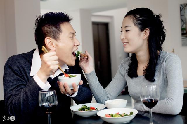 �����Ϲ�ιŮͬ�³Է����Ҵ����Ӵ��к����Ϲ��Ļ����ұ������