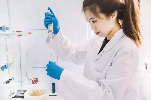 ԽŬ��Խ���ˣ�90��ţ���ѧ��ҵŮѧ��28��ͳ�Ϊ��ѧ�ĸ�Ժ��