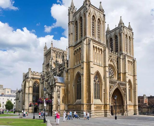 ԽŬ��Խ���ˣ�90��ţ���ѧ��ҵŮѧ��28��ͳ�Ϊ��ѧ�ĸ�Ժ��