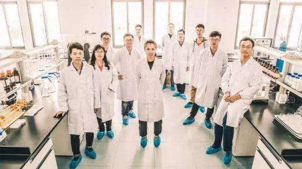 ԽŬ��Խ���ˣ�90��ţ���ѧ��ҵŮѧ��28��ͳ�Ϊ��ѧ�ĸ�Ժ��