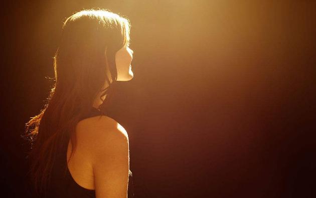 ͬѧ�ۻ�����ǰ���Ҷ���˵���������֣�ǰ��Ů���߳ܵ�����